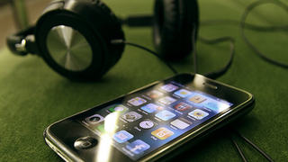Radio Broadcasters and RIAA Want To Make FM Chips in Cell Phones Required By Law